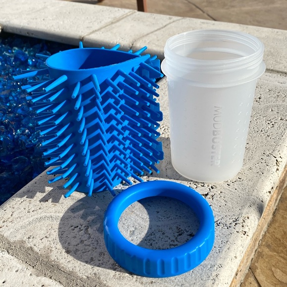 Dexas MudBuster Portable Dog Paw Cleaner Medium - Picture 5 of 9